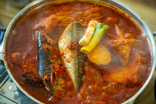 고등어조림을 맛있게 ‘쩝쩝’...불안감 줄이는 식품들