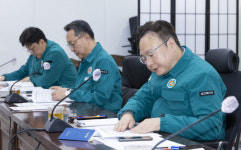 복지부장관 “의대교수 사직서 제출, 환자 생명과 건강 위협”