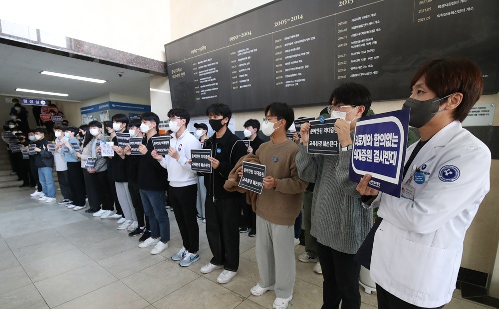 의대생 복귀 논의, 안전과 교육 우선 고려해야