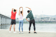 워밍업, 스트레칭만 추가해도… ‘걷기’ 효과 배로 높이려면?