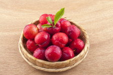 자두 꾸준히 먹었더니... 염증-몸속 중금속에 변화가?