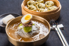 냉면에 식초? 맛도 좋고 살균까지… 여름철 ‘식초’ 놀라운 효능
