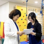 말 서툴고 잘 못 놀아...또래보다 늦는 우리 아이, 크면 나아질까?