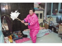 “굿도 보고 떡도 먹고”