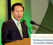 이 대통령 “남북 환경협력사업 추진할 터”