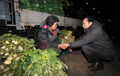 이 대통령, 새벽 가락시장 방문