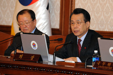 한 총리 “민생경제 현장, 장관들이 직접 챙겨달라”