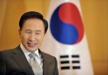 이 대통령 “북 미사일 발사 군사대응 반대”