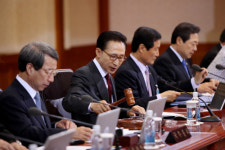 이 대통령, 검찰·경찰 개혁 TF 구성 지시