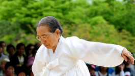 “춘향이 게 안에 있느냐~”