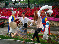 “춘향이 게 안에 있느냐~”