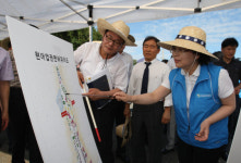 김영란 위원장, 강진군 어업피해 보상 집단민원 현장조정