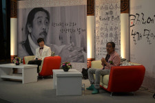 “이 가을 가슴으로 책 한 권 읽어보시죠”