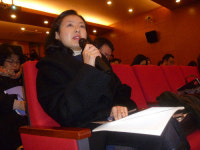 엄숙한 포럼장서 일제히 스마트폰 꺼내들고 ‘셀카’