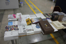 비빔밥에 한방차, 홍삼캔디까지…한글 캘리그라피도 인기