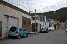 담장벽화 덕분에 인적 드문 시골마을에 관광객 ‘부쩍’