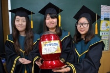 부모님 선생님께 큰절 올립니다…산골학교의 특별한 ‘문화졸업식’