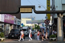 인적 드물던 예술의 거리, ‘야외 경매’로 활기