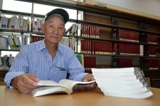 칠십 평생 그의 곁에는 항상 책이 있었다