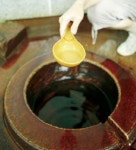 고요한 벼랑 아래 향수 담아 휘도는 물길