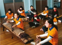 자칫 시들어버릴 예술꽃…물을 주고 빛을 줍시다