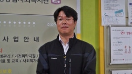 이게 도서관이야, 사랑방이야?