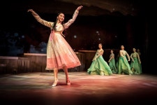 이게 전통공연이야? 태양의 서커스야?