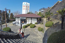 버리고 갈 것만 남아서 참 홀가분하다