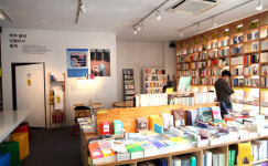 매달 마지막 금요일 집 근처 ‘심야책방’으로 오세요