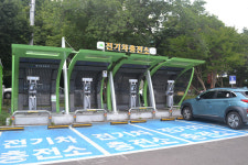 [가보니] ‘괴물’ 전기차 충전소가 나타났다