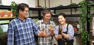 ‘벌레’에 불과하던 곤충, 애완·치유·식용 등 ‘블루칩’ 부상