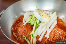 덥고 습한 날씨엔 냉면 앞으로~ 전국 함흥냉면 맛집 4곳