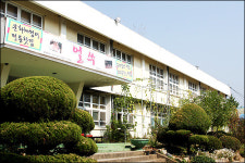폐교의 변신·예술인들의 `문화 귀농’ 얼쑤 문화체험터