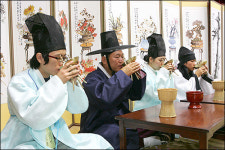 “음주예절은 이런 것” 향음주례 시연