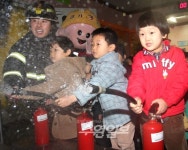 [포토] “불이 나면 이렇게 꺼요”