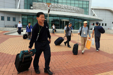 한국의 팡파르, 북한에게는 상처
