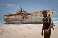 ‘숯 팔고, 어장 관리하는’ 해적이라니