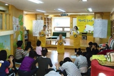 저 도서관에 가면 즐거운 일이 생기네