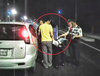경찰과의 가벼운 승강이… 6년 넘는 ‘뒤끝’으로