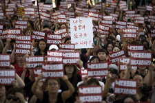 ‘임신 중지’ 위해 배를 띄운 의사