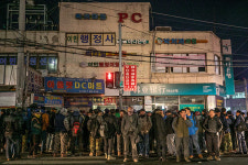 새벽 4시, 남구로역에 중국어가 울려 퍼진다