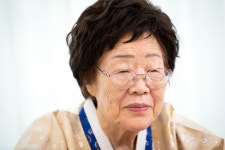 정부 대신 외교하는 ‘애국 법관’