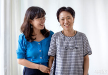 ‘투잡’ 노동자 경덕씨가 만세삼창 쓰는 날 [은유의 ‘먹고사는 일’]