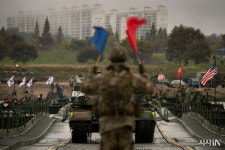 아파트와 전차가 있는 풍경 [사진의 조각]