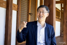 “탄핵 결정 그 누구보다 가장 애타게 기다린 사람이 바로 저였다” [문형배 인터뷰]