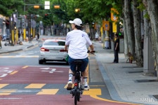 거리를 달리는 자전거야 네 이름이 ‘공유’ 맞니?