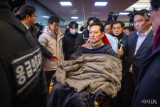 장동혁 대표 단식 농성장에 찾아온 손님들 [사진의 조각]