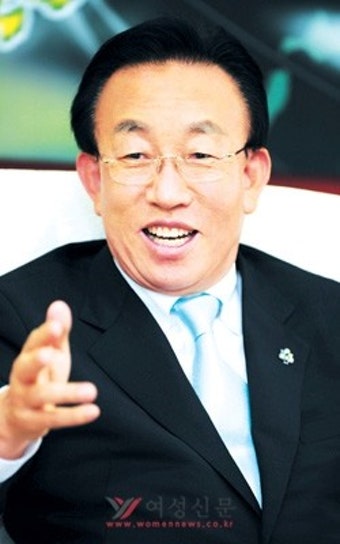 ‘여성 정무부지사’ 내건 김관용 경북도지사