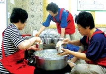 “사랑의 도시락으로 희망까지 배달합니다”