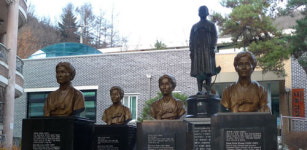 “수요집회 1000회 기념할 만한 것 아니다”